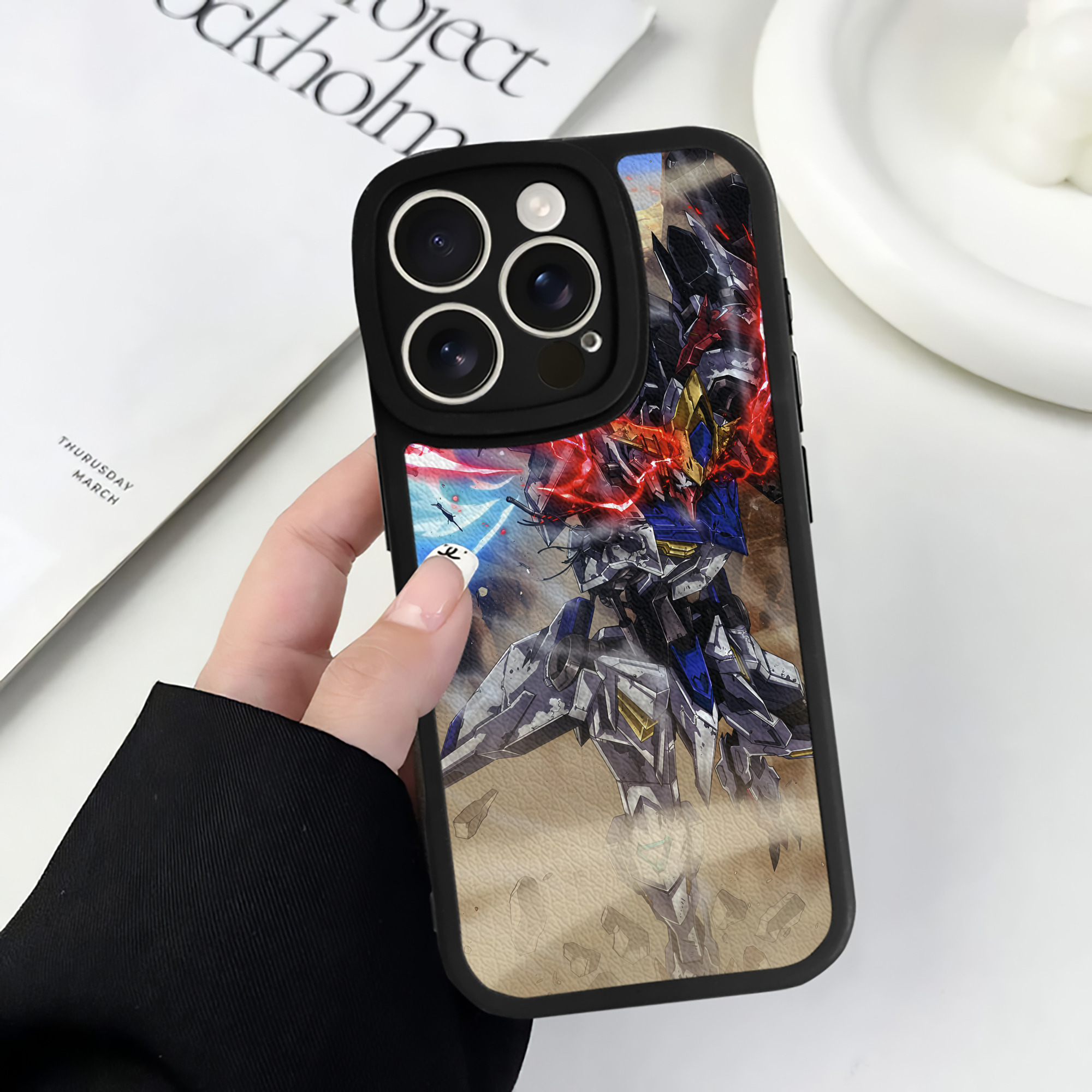 （画像用） 機動戦士ガンダム Mobile Suit Gundam 【iPhone 16シリーズ対応】シリコンスマホケース（レザー調） 材質：シリコン